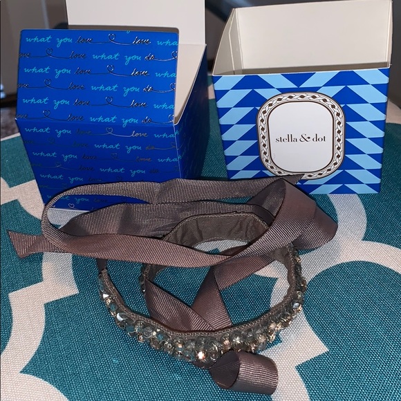 STELLA & DOT Embroidered Blaire - Picture 2 of 4